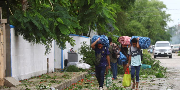 México: Tempestade Beryl poupa as praias de Yucatán e segue para o Texas