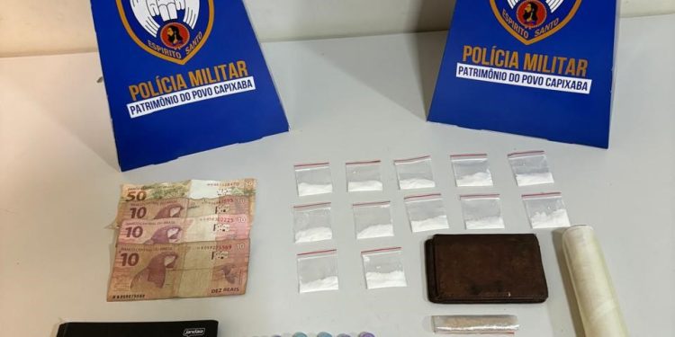 Guarapari: Polícia Militar recupera veículo com restrição e apreende drogas