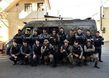 Polícia: PM apreende drogas, armas e detém criminosos em morro de Vitória