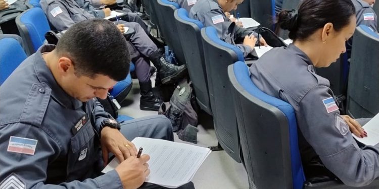 Proerd: Policiais passam por seleção para o curso de formação de instrutores