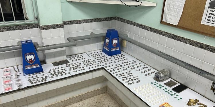 Guarapari: Militares do 10º Batalhão apreendem drogas e detêm suspeito