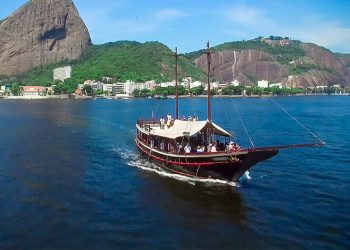 Turismo: Uma outra visão do Rio num passeio de barco na Baía de Guanabara