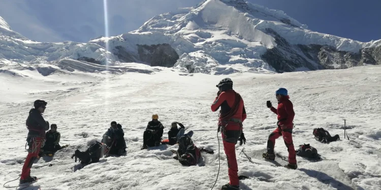 Peru: Corpo de americano é encontrado mumificado em montanha após 22 anos