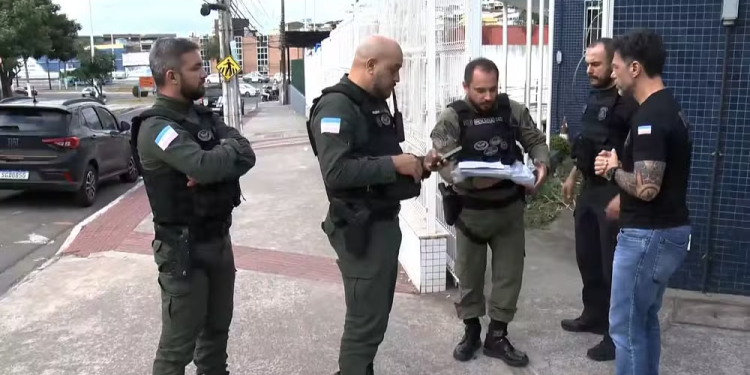 Polícia: Policial Penal de Marataízes é preso suspeito de entregar celular para detento dentro de presídio