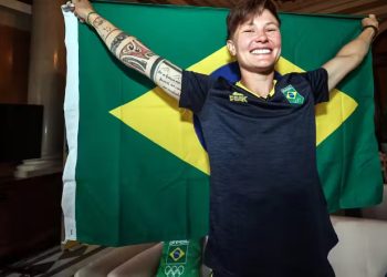 Paris 2024: Porta-bandeira do Brasil nas Olimpíadas venceu a luta contra o câncer
