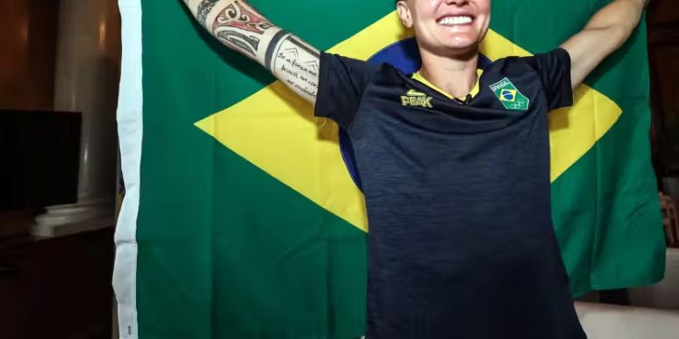 Paris 2024: Porta-bandeira do Brasil nas Olimpíadas venceu a luta contra o câncer