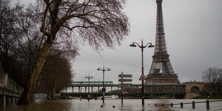 Paris 2024: Rio Sena ainda está muito poluído um mês antes dos Jogos Olímpicos