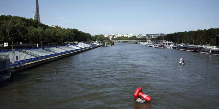Paris 2024: Prova do triatlo masculino é adiada por causa da má qualidade da água do Rio Sena