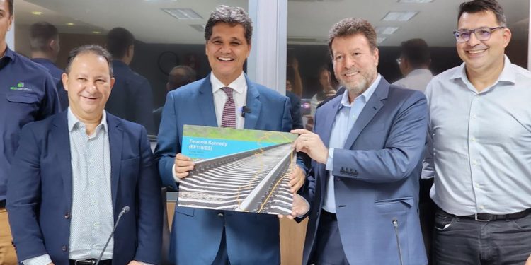 Espírito Santo: Vale entrega projeto básico da Ferrovia Kennedy ao Governo do Estado
