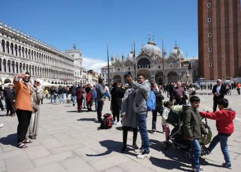 Itália: Taxa de entrada em Veneza deve aumentar em 2025 para diminuir a multidão de turistas