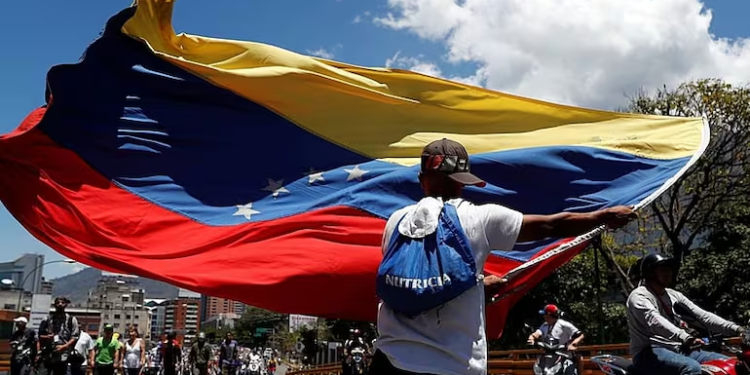 Venezuela: Eleitores vão às urnas sob tensão neste domingo (28)