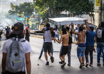 Venezuela: 11 mortos e 750 detidos em protestos contra a reeleição de Maduro