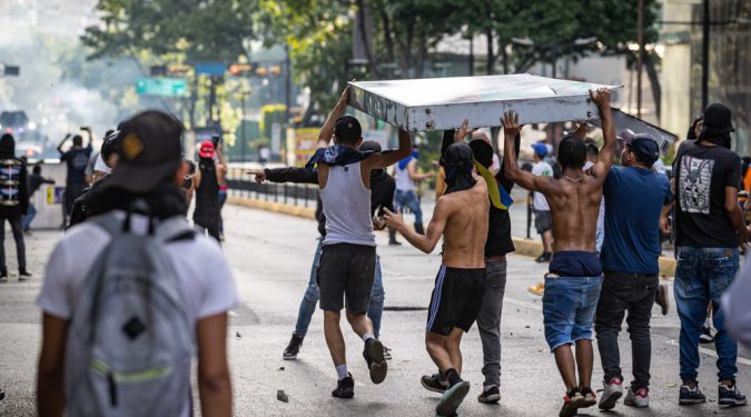 Venezuela: 11 mortos e 750 detidos em protestos contra a reeleição de Maduro