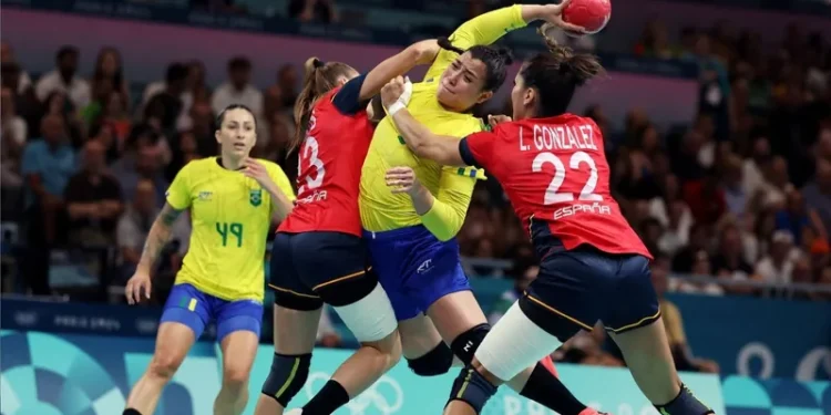Paris 2024: Brasil atropela a Espanha na estreia no handebol feminino