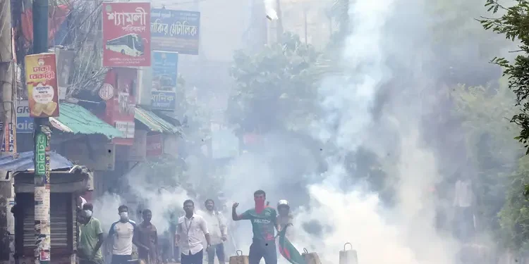 Bangladesh: Primeira-ministra renuncia após mais de 300 mortes em protestos