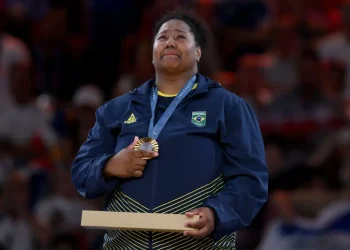 Paris 2024: Beatriz Souza se emociona e revela desejo após ouro no Judô