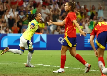 Paris 2024: Brasil derrota Espanha e busca o ouro na final do futebol feminino