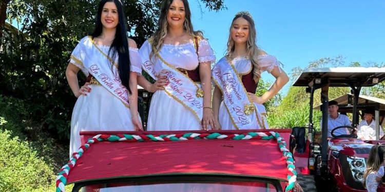 Anchieta: Desfile italiano na Festa da Imigração Italiana de Alto Pongal