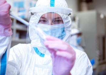 Saúde: OMS atualiza lista de vírus e bactérias que podem causar nova pandemia