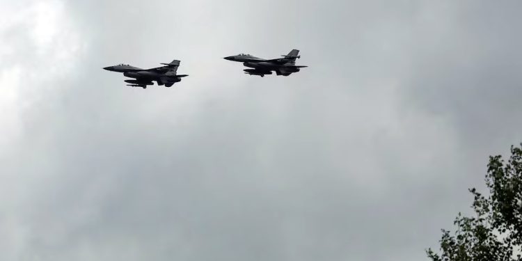 Guerra: Piloto de F-16 ucraniano morre em queda ao repelir ataque russo