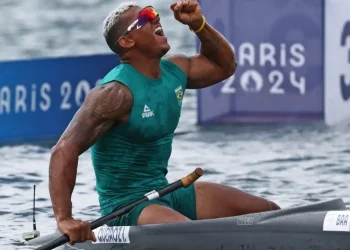 Paris 2024: Isaquias Queiroz é prata na canoagem