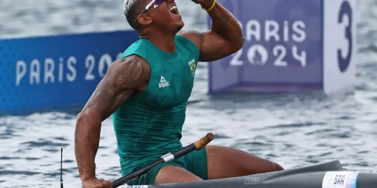 Paris 2024: Isaquias Queiroz é prata na canoagem