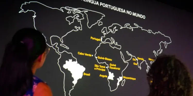 Linguística: ‘Em algumas décadas, idioma falado no Brasil se chamará brasileiro’