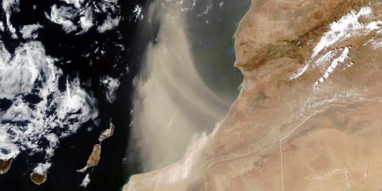 Nasa: Satélite mostra poeira do Saara “fugindo” para o Atlântico