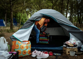 Portugal: Migrantes lutam para lidar com a crise habitacional no país
