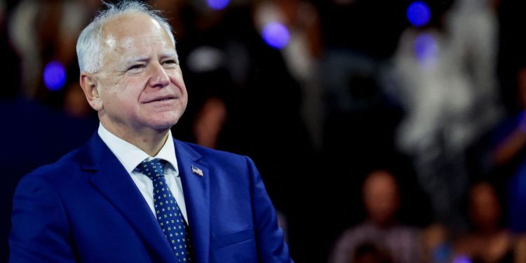 Eleições EUA: Tim Walz aceita indicação democrata para vice de Kamala