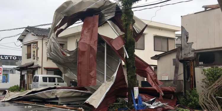 Japão: Tufão atinge Kyushu deixando três mortos