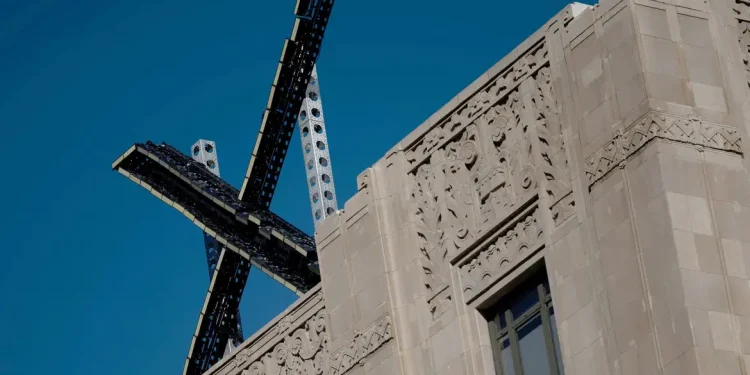 Brasil: Rede social X fecha sede no país