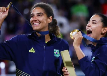 Paris 2024: Quem será porta-bandeira do Brasil no encerramento das Olimpíadas