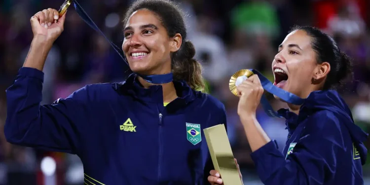Paris 2024: Quem será porta-bandeira do Brasil no encerramento das Olimpíadas
