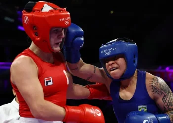 Paris 2024: Bia Ferreira vence no Boxe e garante medalha
