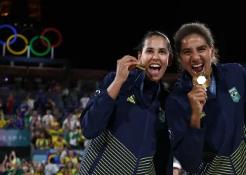 Paris 2024: Brasil é ouro no vôlei de praia feminino