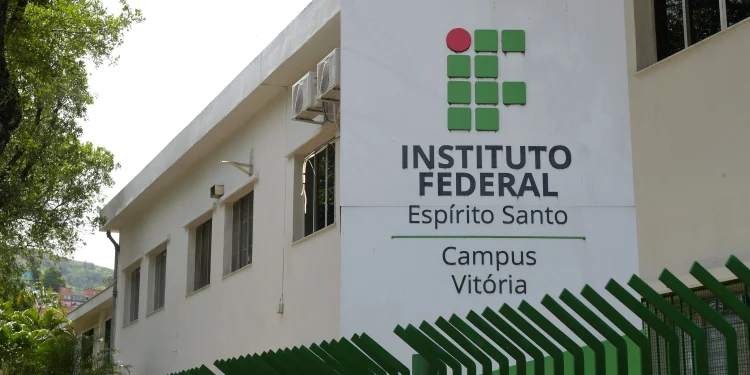 Educação: Ifes abre processo seletivo para cursos técnicos em todo o Estado