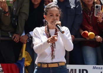 Venezuela: María Corina oferece atas que comprovam fraude ao governo brasileiro