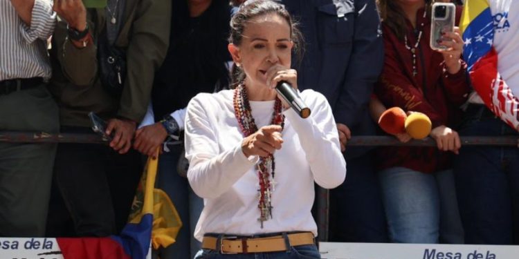 Venezuela: María Corina oferece atas que comprovam fraude ao governo brasileiro