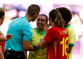Paris 2024: Brasil chega às quartas mesmo perdendo para a Espanha e Marta expulsa