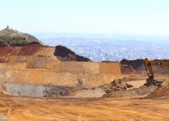 Minas Gerais: Justiça suspende atividades de mineradora na Serra do Curral