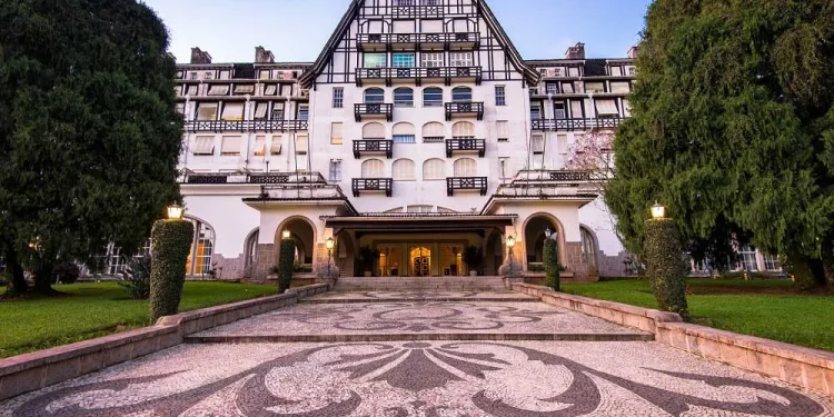 Turismo: Palácio Quitandinha de Petrópolis virou um Sesc e tem hospedagem
