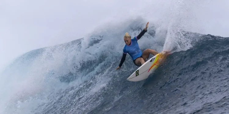 Paris 2024: Tati Weston-Webb é prata no surfe olímpico