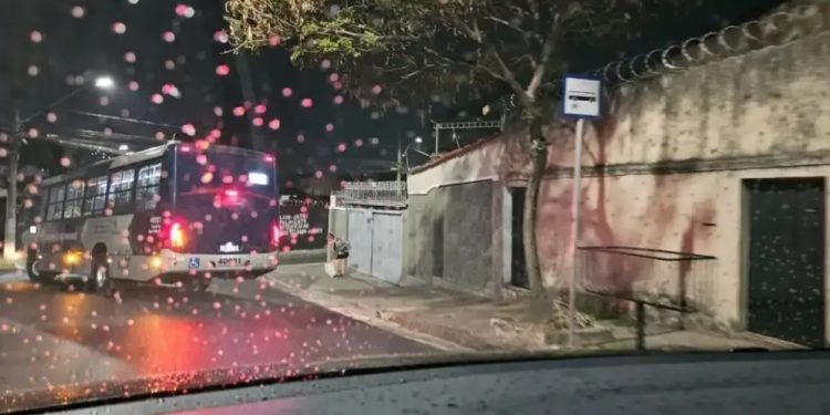 Clima: Belo Horizonte registra chuva após cinco meses de estiagem