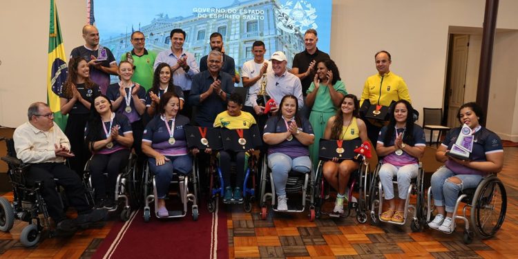 Espírito Santo: Governador recebe atletas e paratletas que representaram o Estado em Paris
