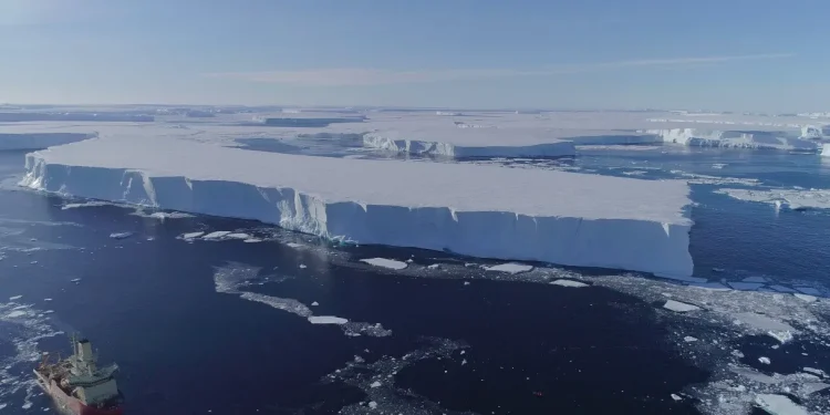 Meio Ambiente: Cientistas descobrem potencial catástrofe abaixo da “Geleira do Juízo Final”