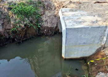 Guarapari: Moradores preocupados com degradação na Praia da Cerca pelas obras de macrodrenagem