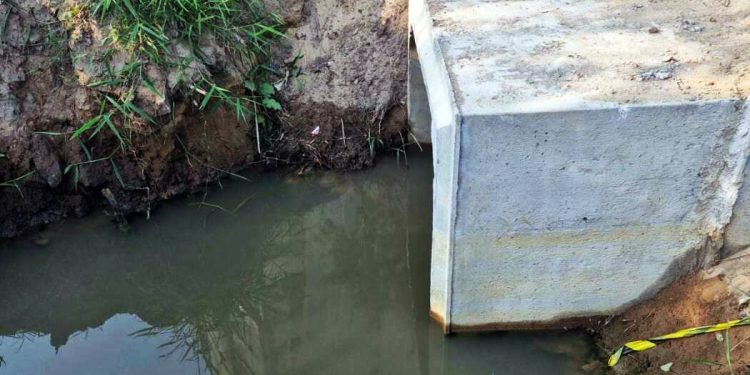 Guarapari: Moradores preocupados com degradação na Praia da Cerca pelas obras de macrodrenagem