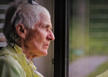 Brasil: IBGE revela que ao menos 161 mil pessoas vivem em asilos no país