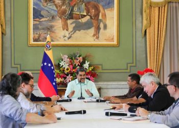 Venezuela: Maduro recebe MST e comemora “socialismo do século 21”